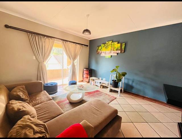2 BEDROOM TOWNHOUSE FOR SALE IN DIE HOEWES